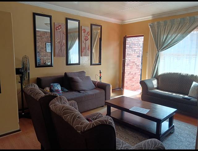 2 BEDROOM TOWNHOUSE FOR SALE IN NAVALSIG